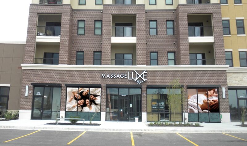 Longtime MassageLuXe Franchisees Open Third Spa in Missouri